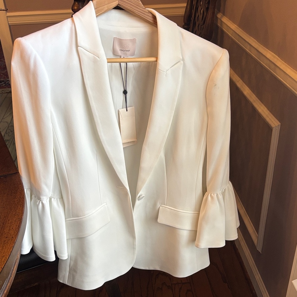 Cinq à Sept White Blazer with Ruffled Sleeves - Picture 2 of 5